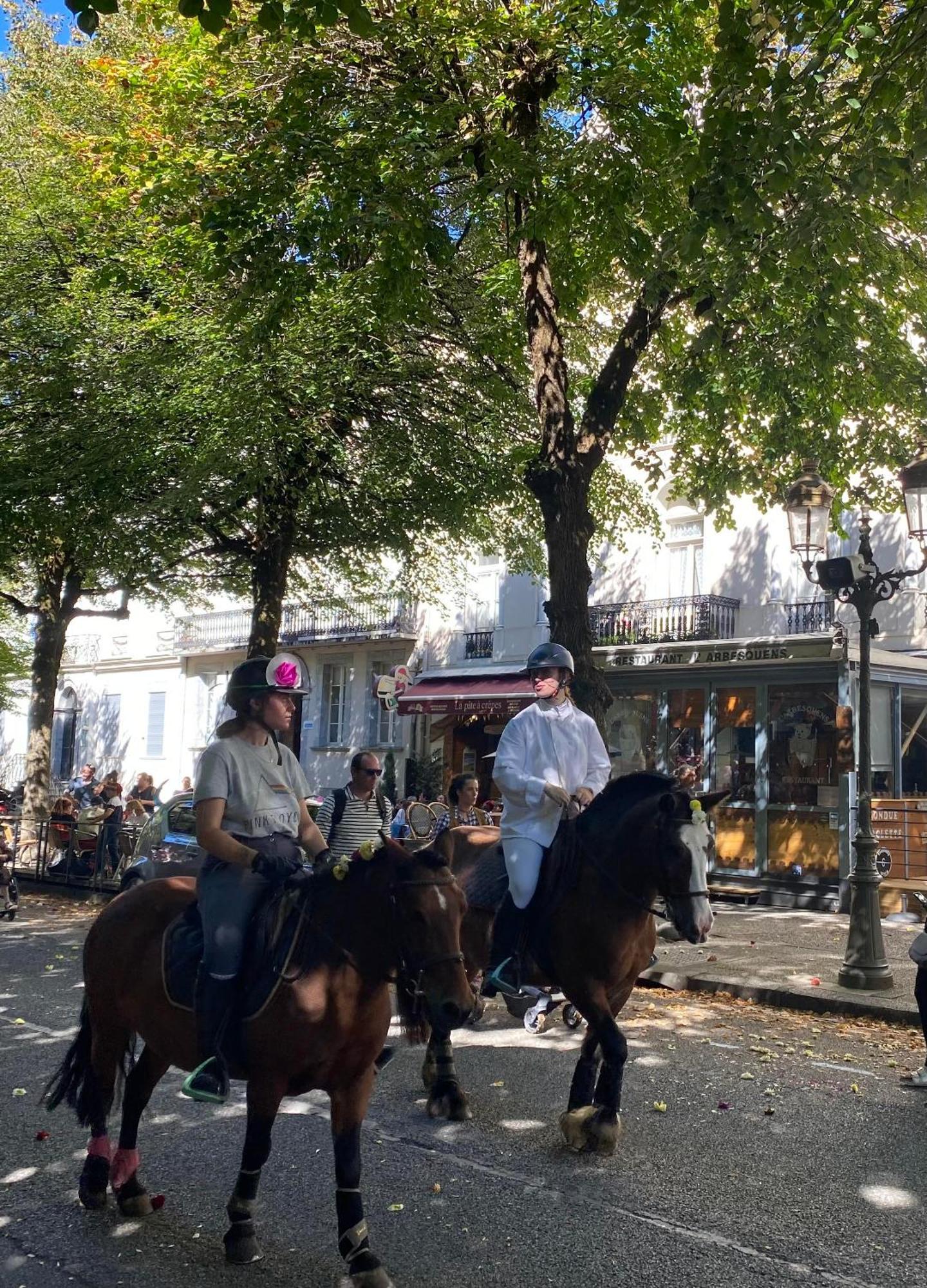 Bagnères-de-Luchon Au 47 Allees D'Etigny - Central & Standing - Avec Parking - Linge De Lit Et De Toilette Inclus מראה חיצוני תמונה
