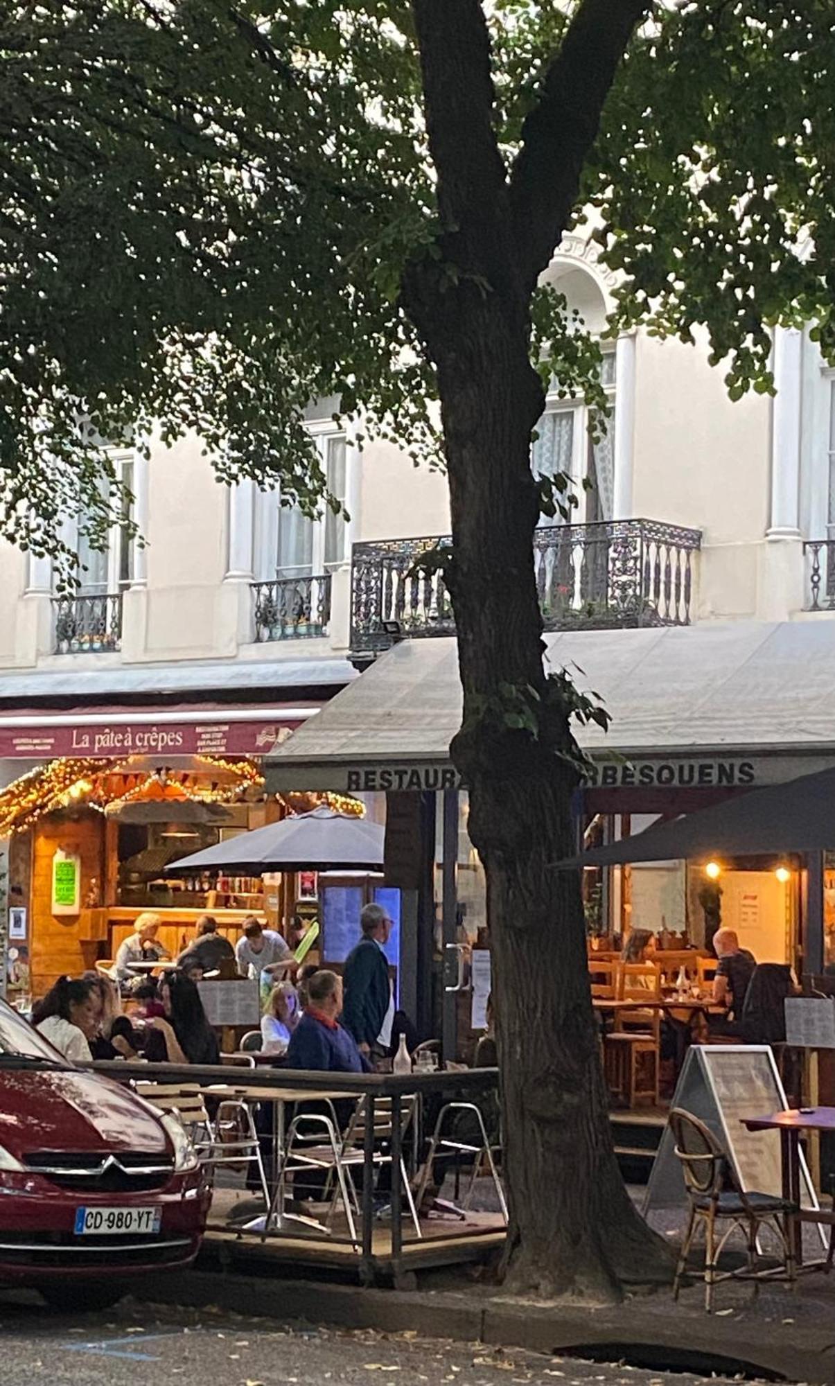 Bagnères-de-Luchon Au 47 Allees D'Etigny - Central & Standing - Avec Parking - Linge De Lit Et De Toilette Inclus מראה חיצוני תמונה