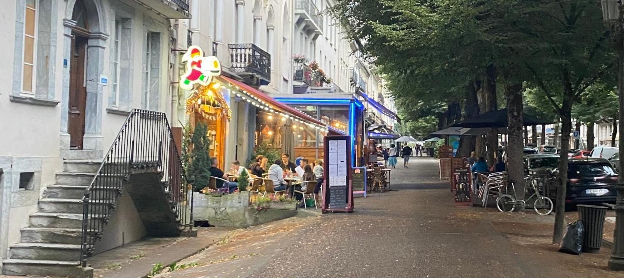 Bagnères-de-Luchon Au 47 Allees D'Etigny - Central & Standing - Avec Parking - Linge De Lit Et De Toilette Inclus מראה חיצוני תמונה